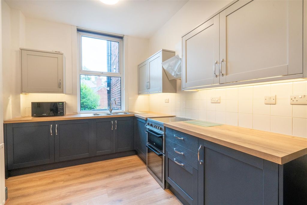 5 bed shared accommodation to rent425 Glossop Road, Broomhill, Sheffield S10 photo 2