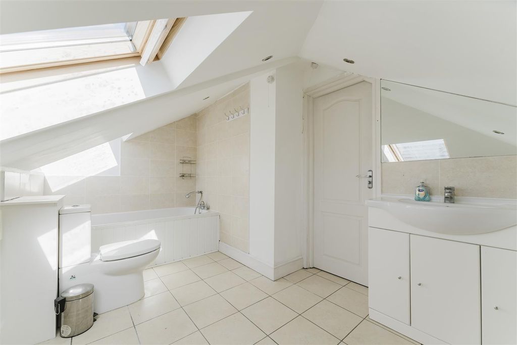 Additional image 22 of 5 bed detached house to rentWellesley Avenue, Iver SL0