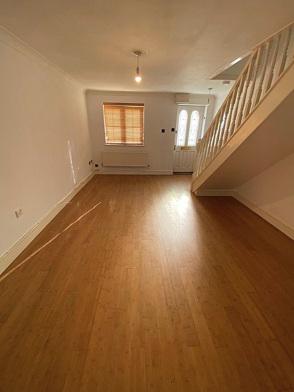 2 bed terraced house to rentClos Eiddiw, Cardiff CF5 photo 3