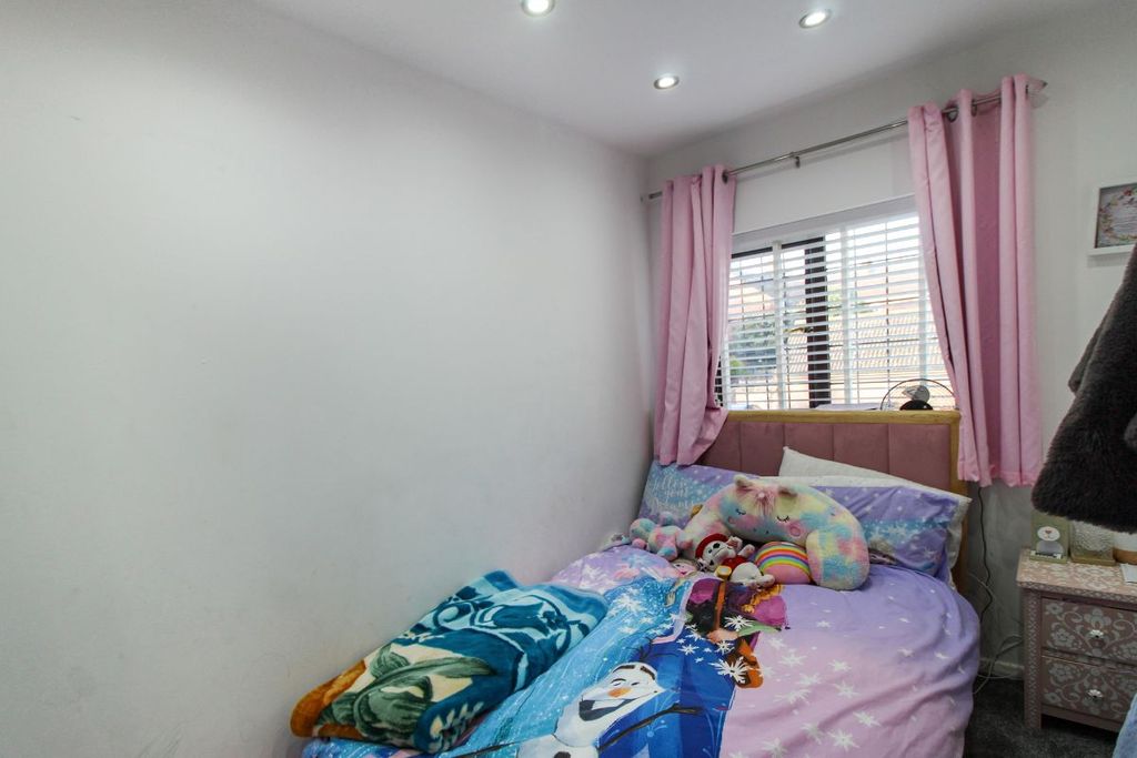 Additional image 5 of 2 bed detached house to rentQueensbury Close, Bedford MK40