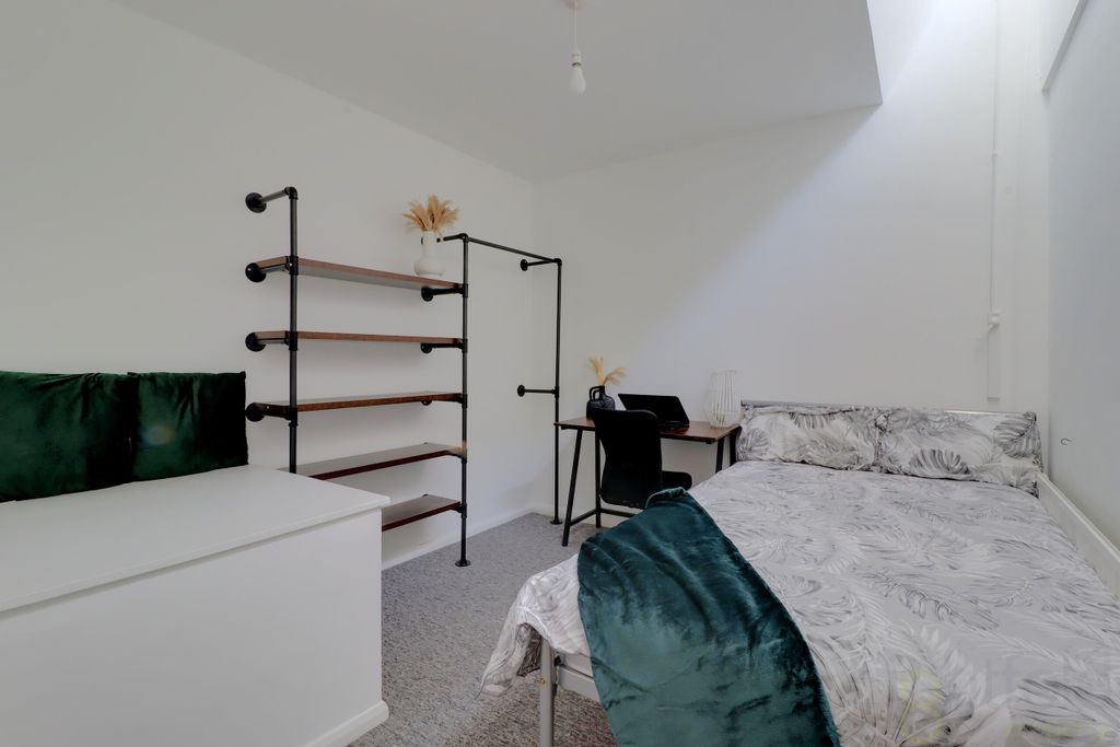 Additional image 2 of 5 bed flat to rentLittle Preston Street, Brighton BN1