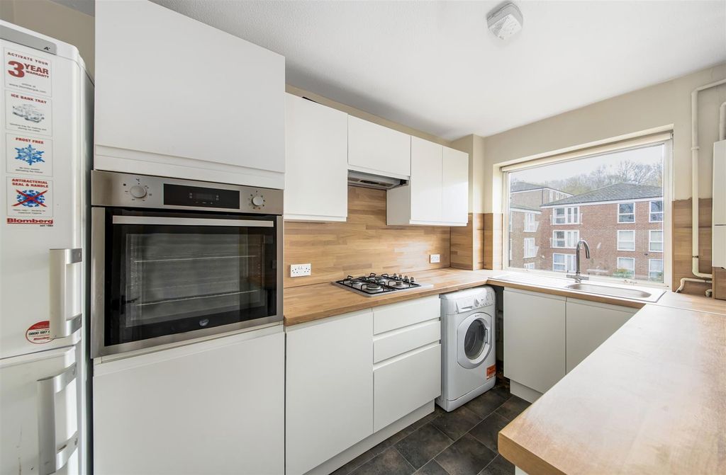 Additional image 2 of 2 bed flat to rentCheney Lane, Headington, Oxford OX3