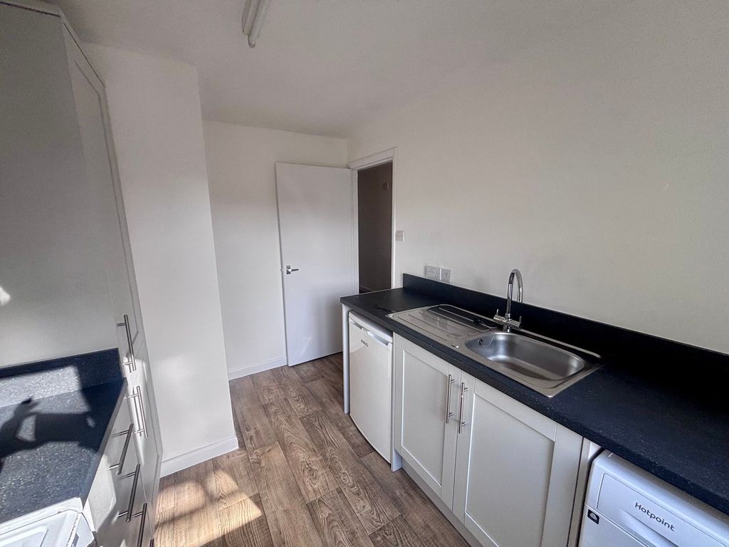2 bed flat to rentFlat 6, Ellergreen, Burneside LA9 photo 3