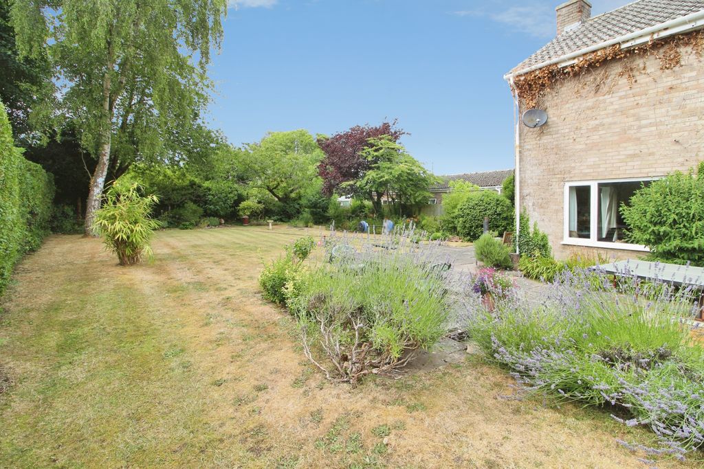 Additional image 7 of 4 bed detached house to rentGrosvenor Gardens, Bury St. Edmunds IP33