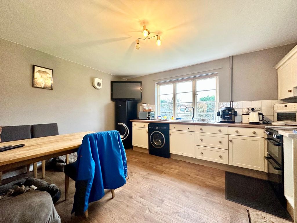 Additional image 2 of 4 bed detached house to rentMain Street, Beswick, Driffield, East Riding Of Yorkshi YO25