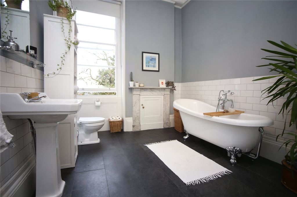 Additional image 7 of 2 bed flat to rentHillcourt Road, Cheltenham, Gloucestershire GL52
