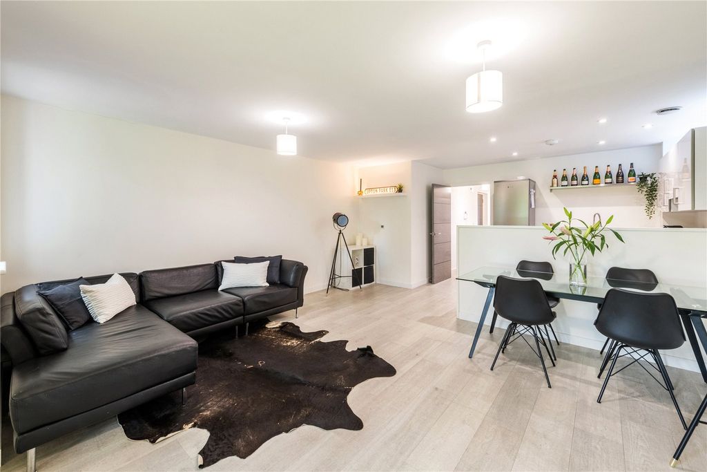 Additional image 5 of 2 bed flat to rentHelena Court, Burgess Hill, West Sussex RH15