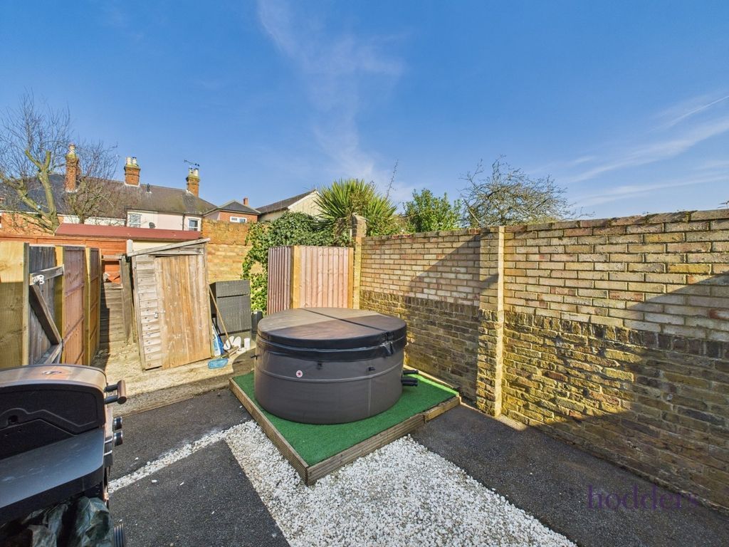 Additional image 3 of 1 bed maisonette to rentChapel Grove, Addlestone, Surrey KT15