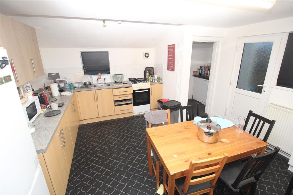 Additional image 2 of Room to rentLlantwit Road, Treforest CF37