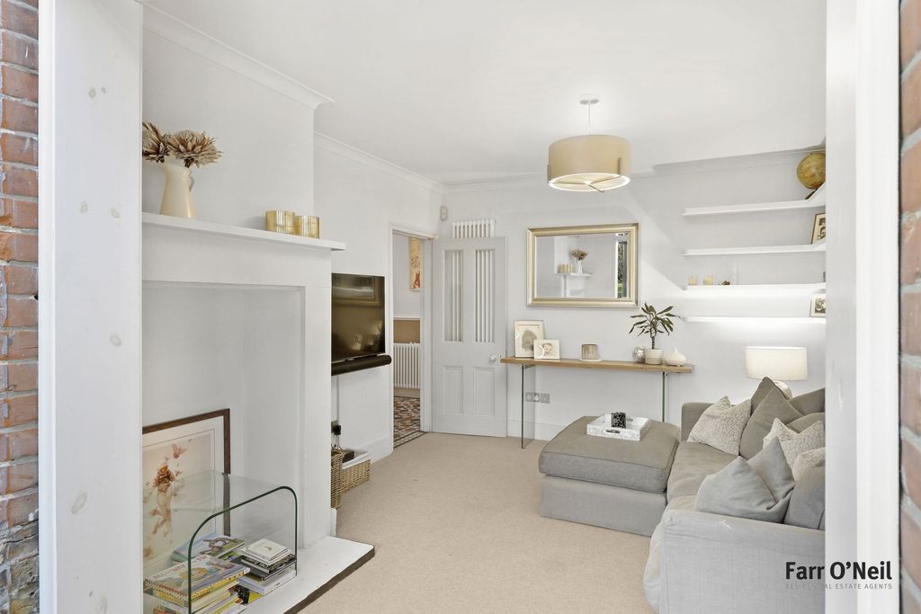 Additional image 20 of 5 bed semi-detached house to rentKings Avenue, Buckhurst Hill IG9