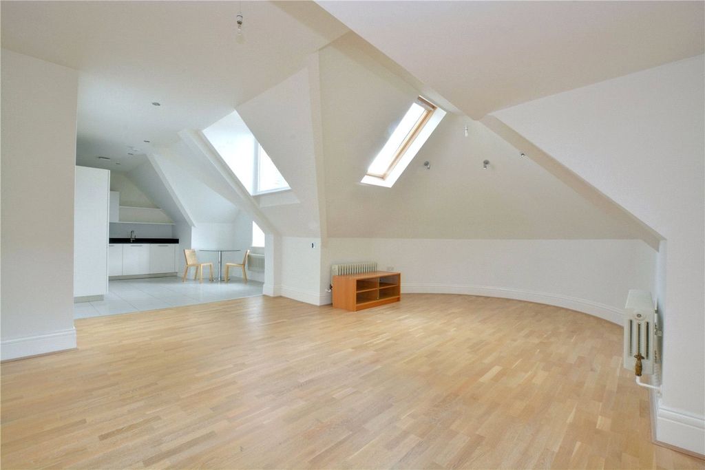 Additional image 2 of 2 bed flat to rentKingswood Mansions, 15 Newton Park Place, Chislehurst BR7