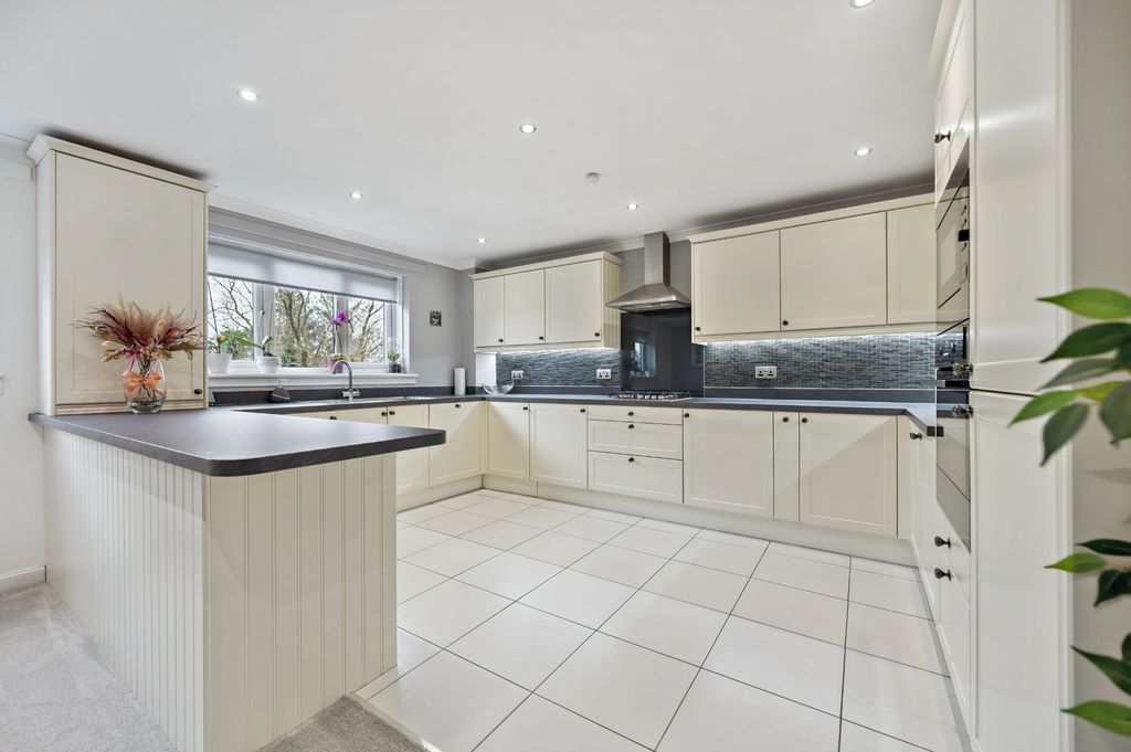 2 bed flat to rentRavenscourt, Thorntonhall, Glasgow G74 photo 5