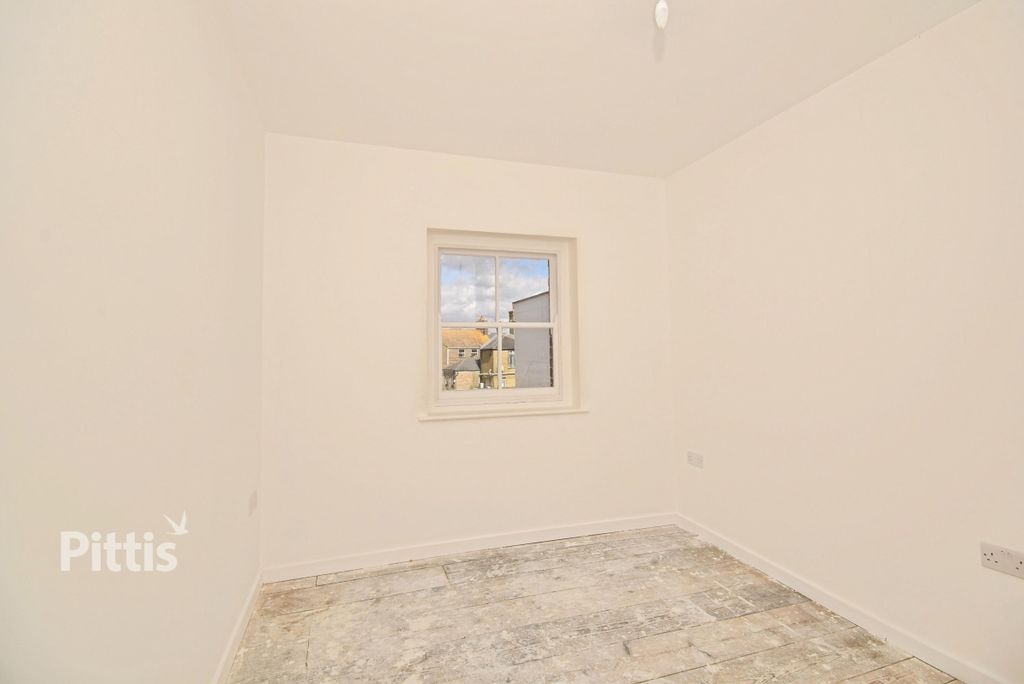 Additional image 12 of 3 bed flat to rentPyle Street, Newport PO30