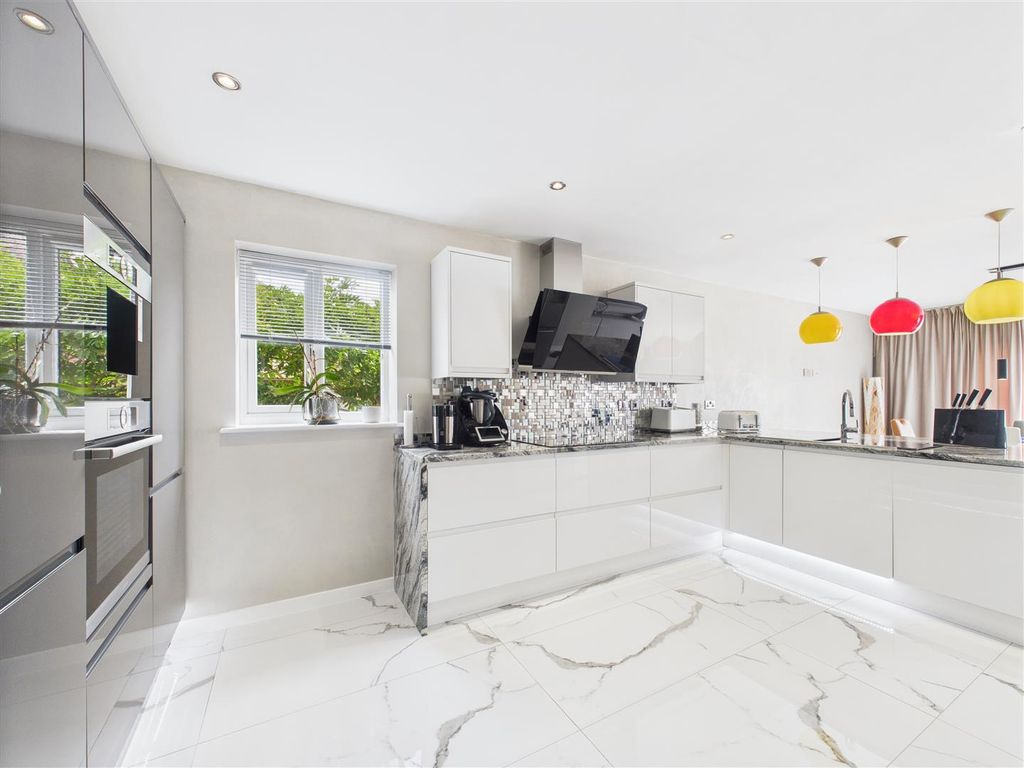 Additional image 5 of 4 bed detached house to rentThe Coachings, Ferriby Road, Hessle HU13