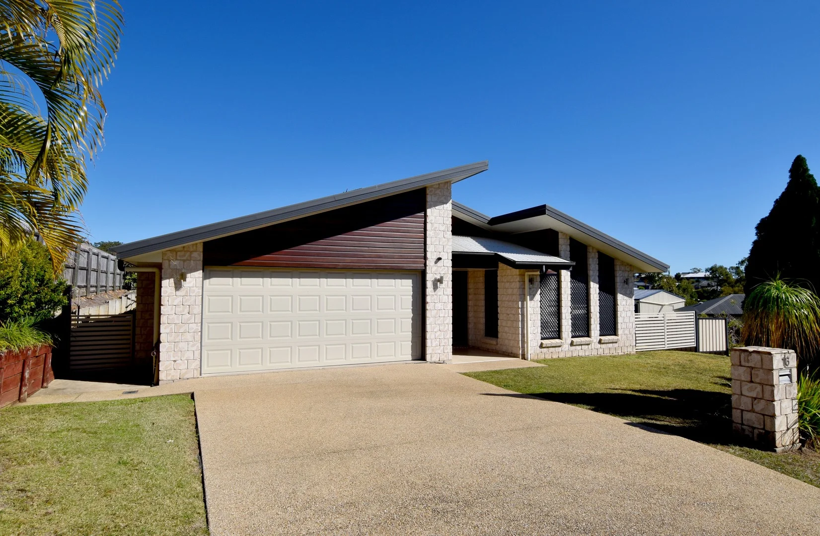 16 Bottlebrush Drive, Kirkwood QLD 4680