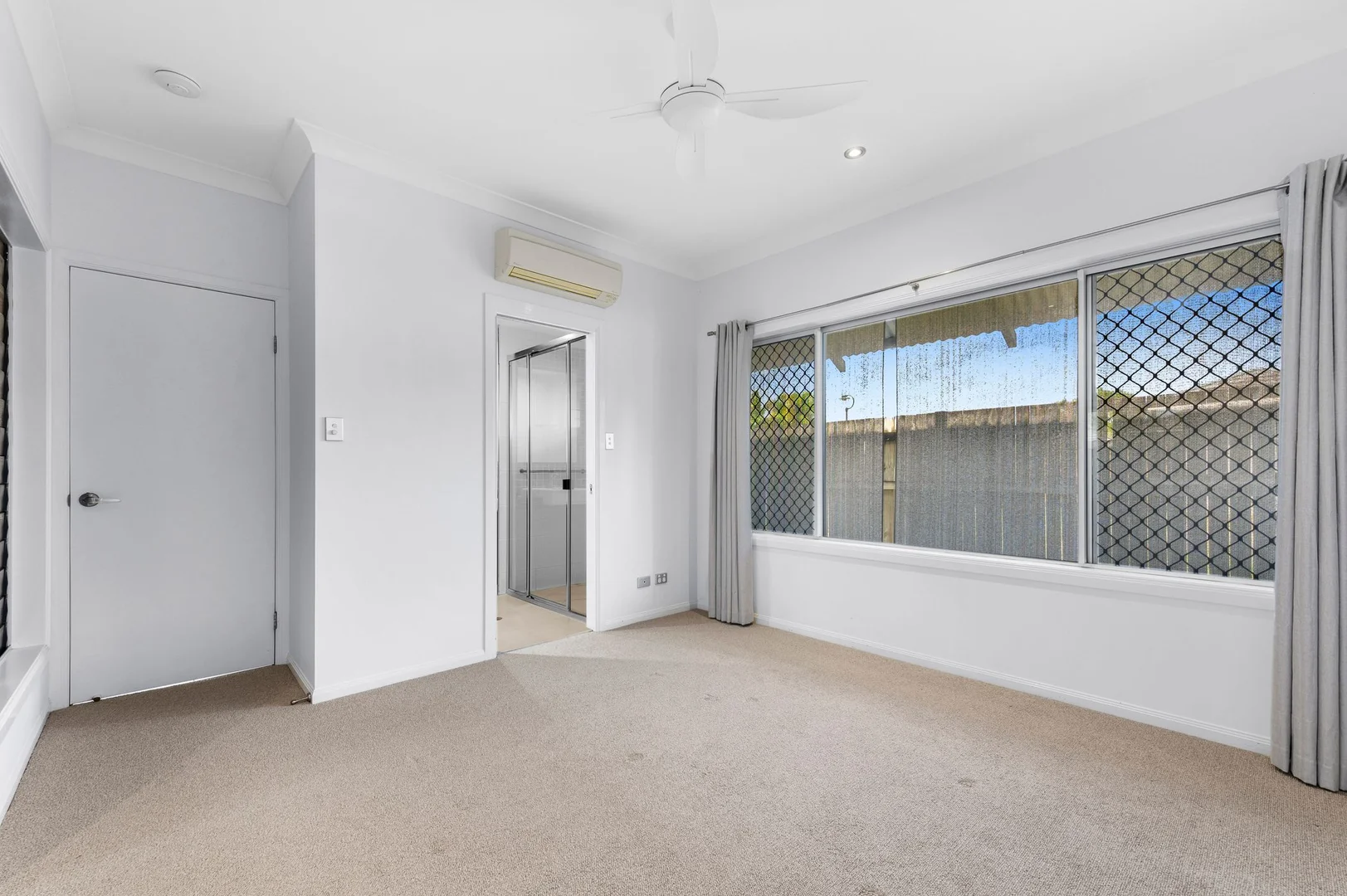 1/110 Harbour Drive, Trinity Park QLD 4879 photo 3