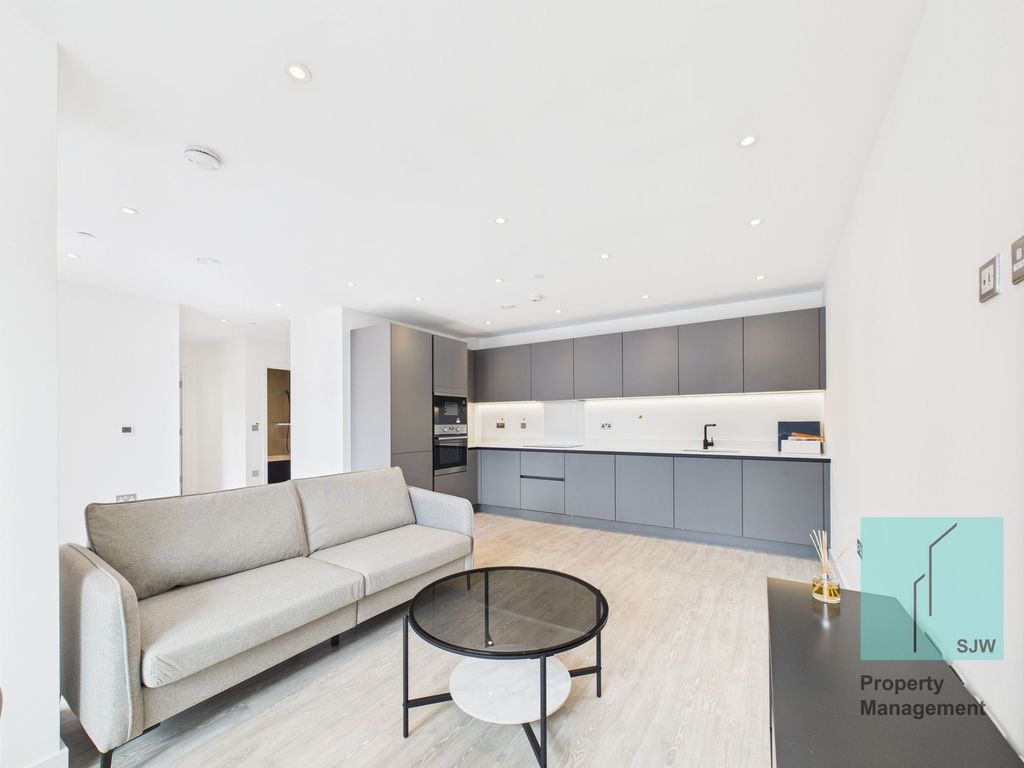 2 bed flat to rentAston Terrace, Cambridge CB3 photo 3