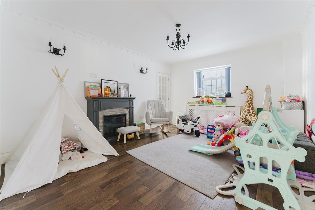 Additional image 5 of 5 bed detached house to rentWellesley Avenue, Iver SL0