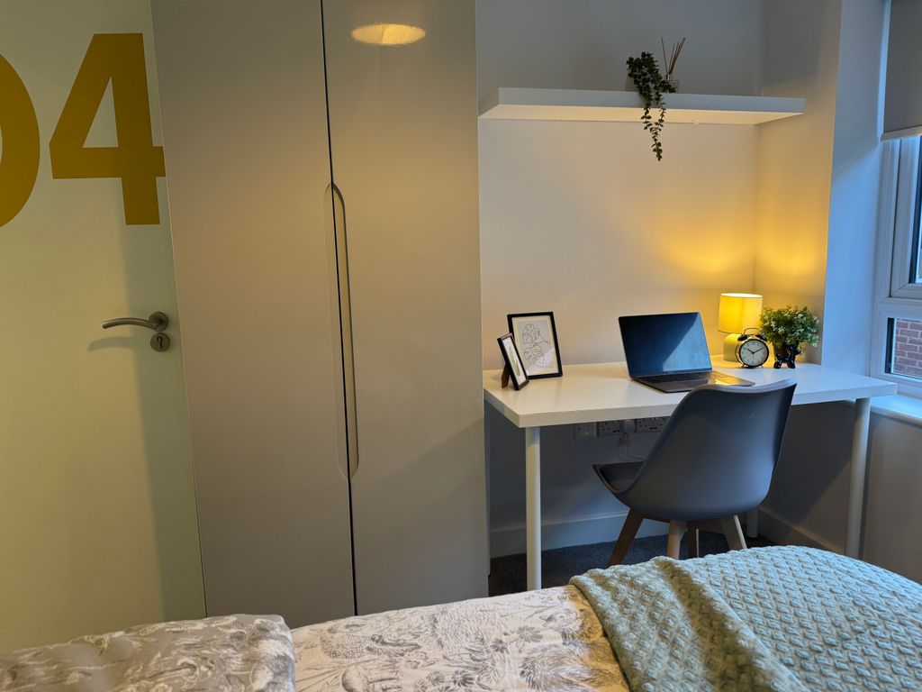 5 bed shared accommodation to rent28 Varsity Beeston, Fletcher Road, Beeston, Nottingham NG9 photo 4