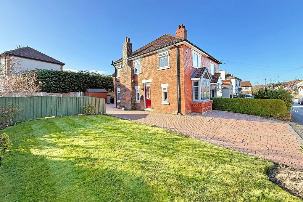3 bed semi-detached house to rentHillside Road, Pannal HG3
