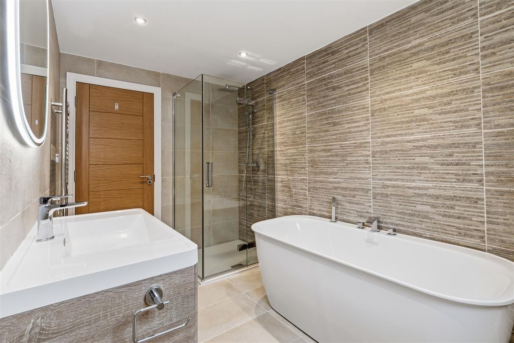 Additional image 29 of 4 bed detached house to rentChessetts Wood Road, Lapworth, Solihull B94