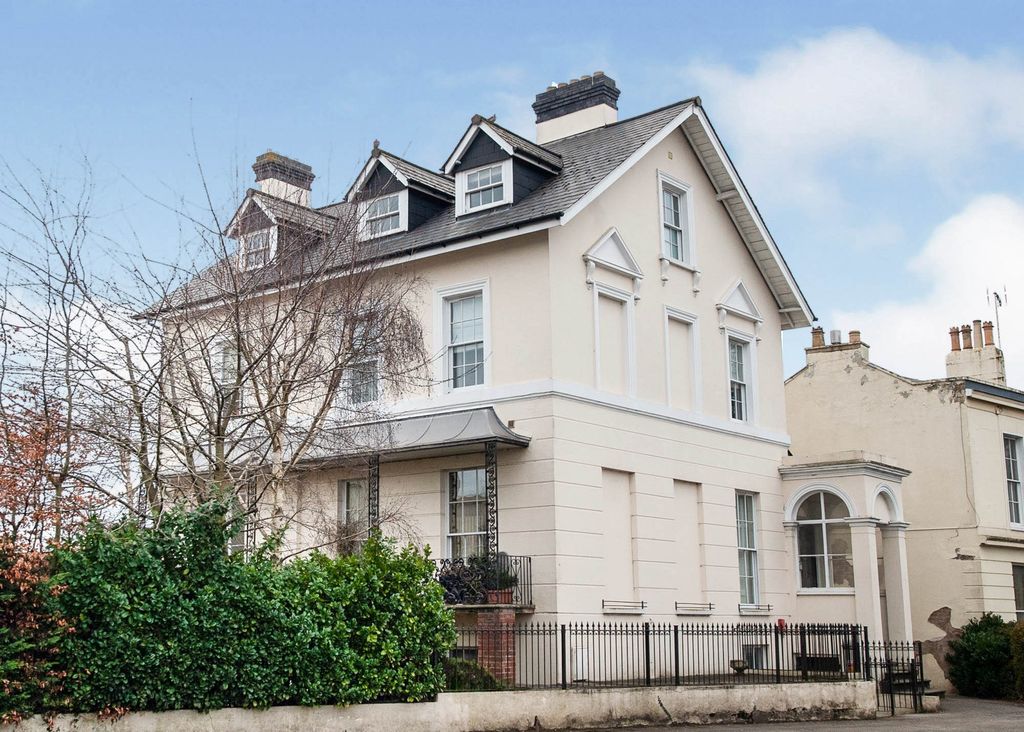 Additional image 12 of 2 bed flat to rentLondon Road, Cheltenham GL52