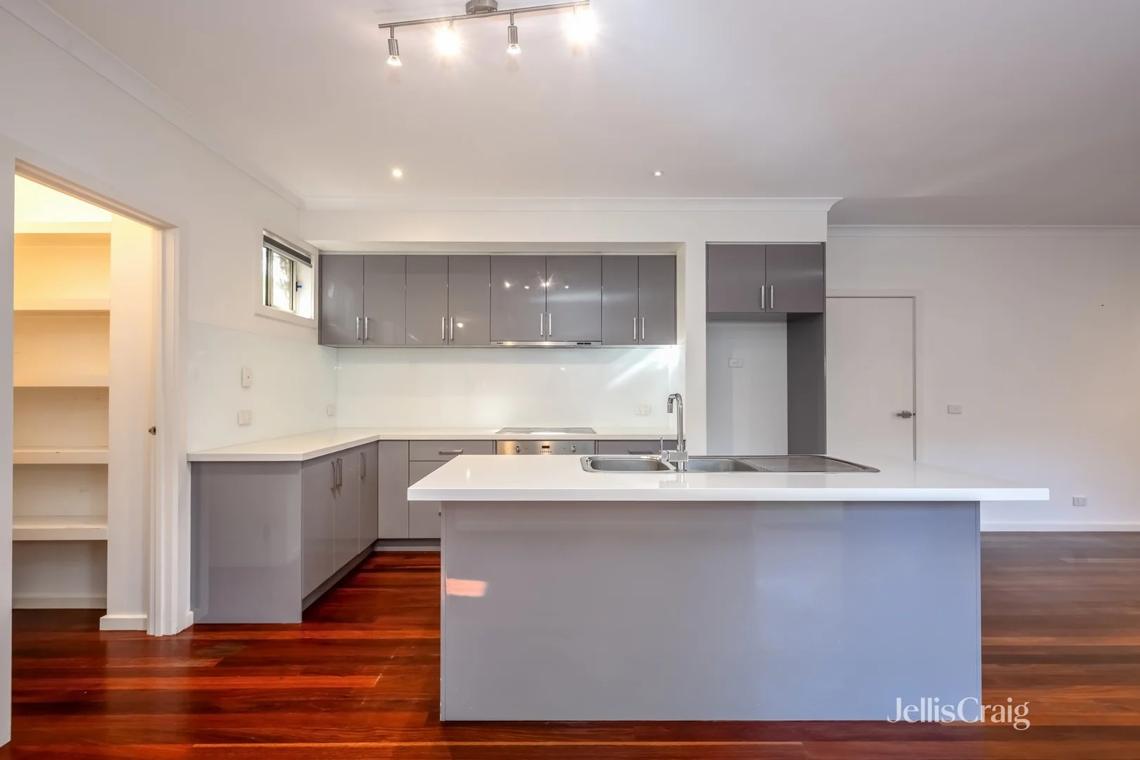2/17 Sussex Street, Preston VIC 3072