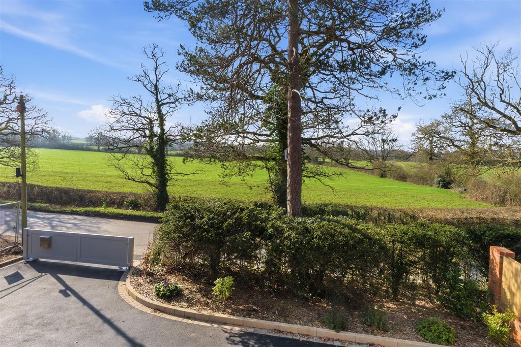 Additional image 49 of 4 bed detached house to rentChessetts Wood Road, Lapworth, Solihull B94