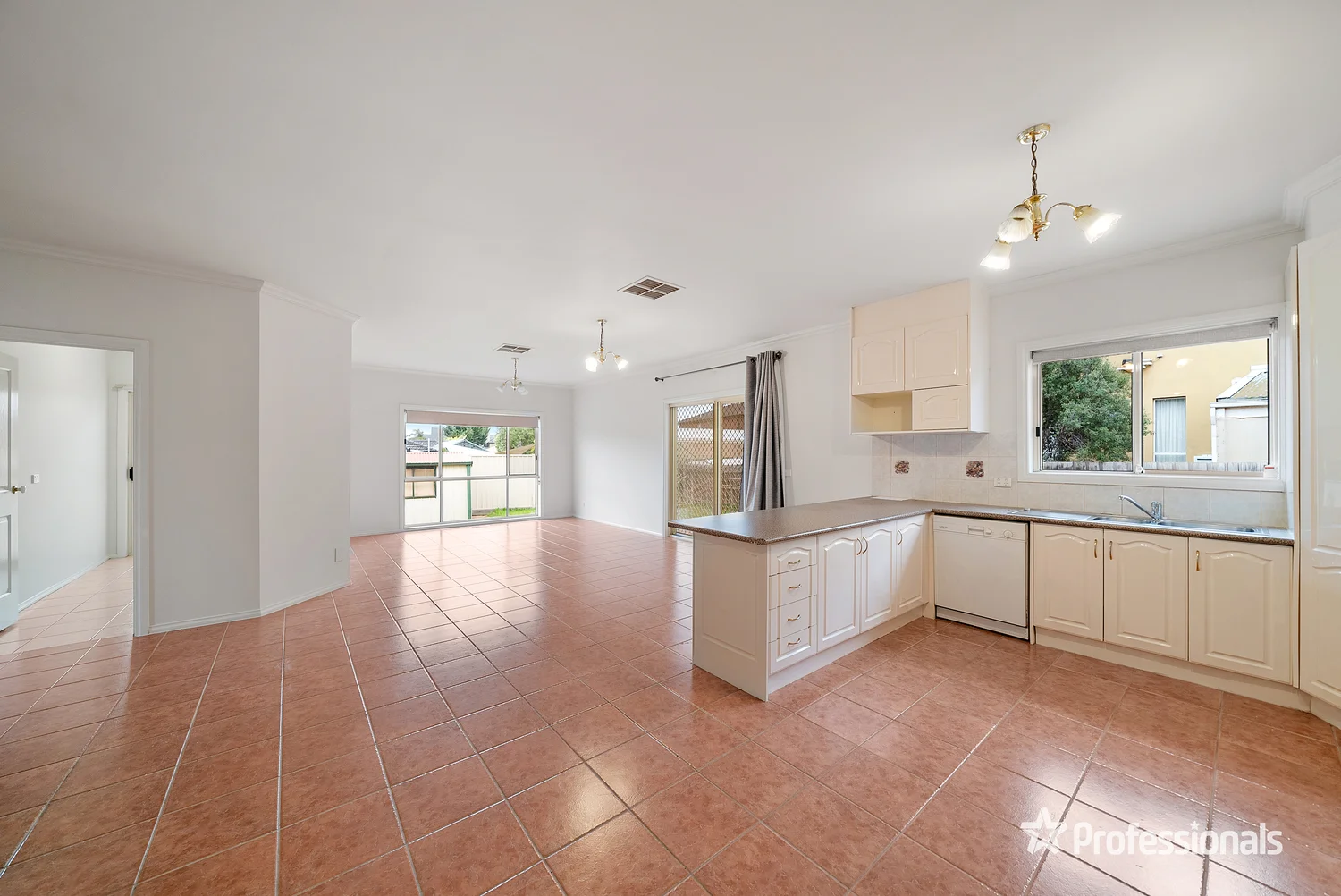 Additional image 8 of 21 Tasman Crescent, Taylors Lakes VIC 3038