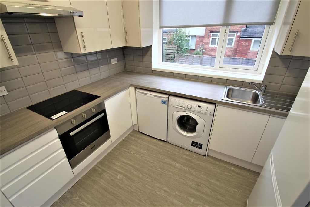 Additional image 2 of 5 bed terraced house to rentEstcourt Terrace, Headingley, Leeds, West Yorkshire LS6