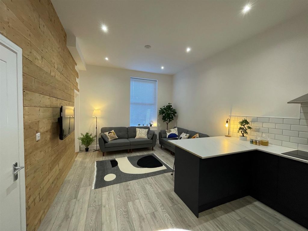 Additional image 2 of 8 bed property to rentSt. Ursula Grove, Southsea PO5