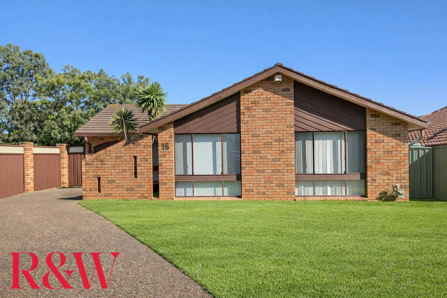 16 Clement Place, Ingleburn NSW 2565