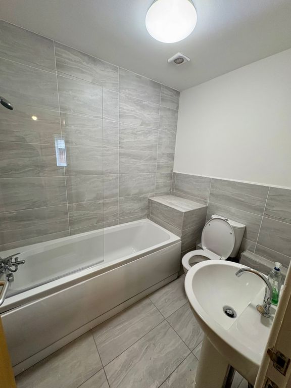 Additional image 3 of 3 bed flat to rentThe Cross, Neston CH64