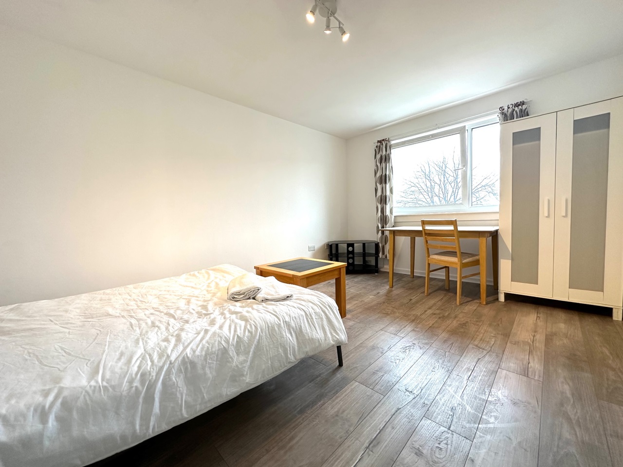 3 Bed Flat, Dumbryden Grove, EH14, N1 7GU photo 5