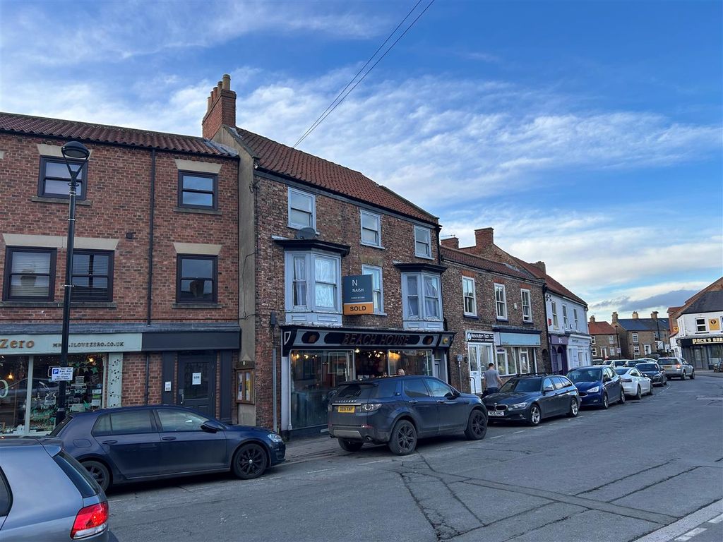 2 bed flat to rentMarket Street, Pocklington, York YO42