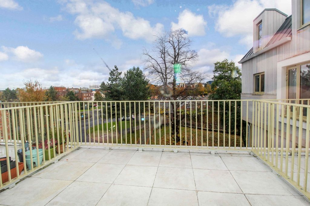 Additional image 2 of 3 bed flat to rentPrewetts Mill, Mill Bay Lane, Horsham RH12