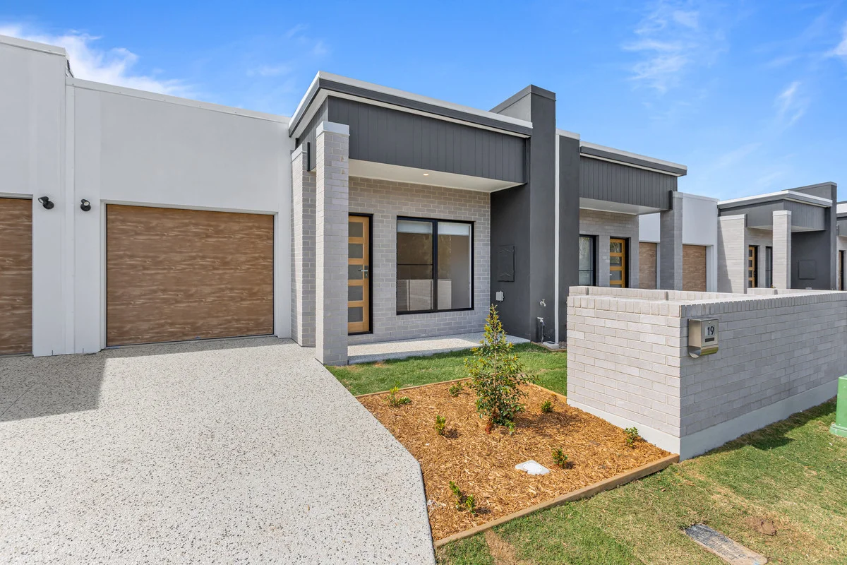 19 Creek Parade, Morayfield QLD 4506