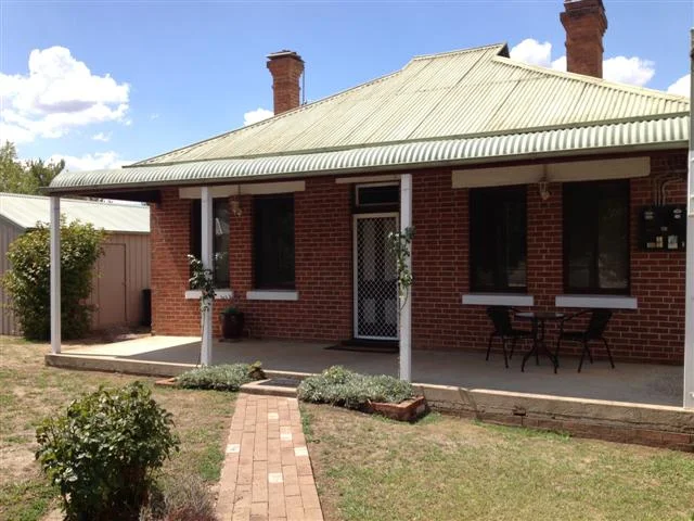 24 Fitzroy Street, Tumut NSW 2720