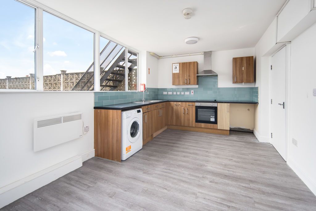 Additional image 2 of 5 bed flat to rentSharers Welcome IG1