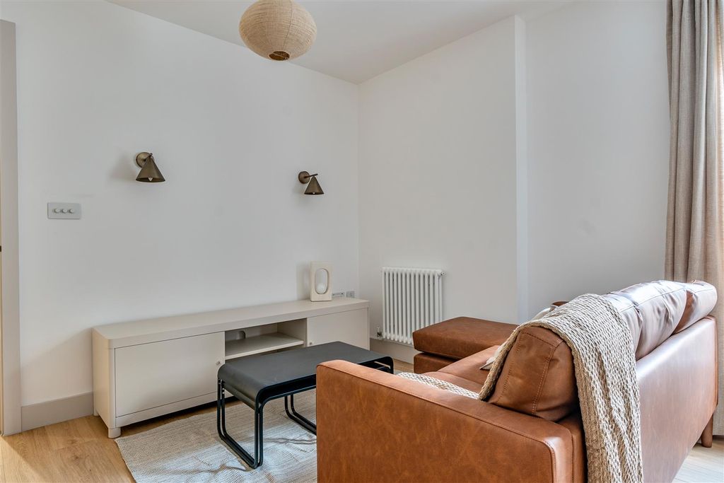 Additional image 4 of 2 bed flat to rentWaterloo Street, Clifton, Bristol BS8