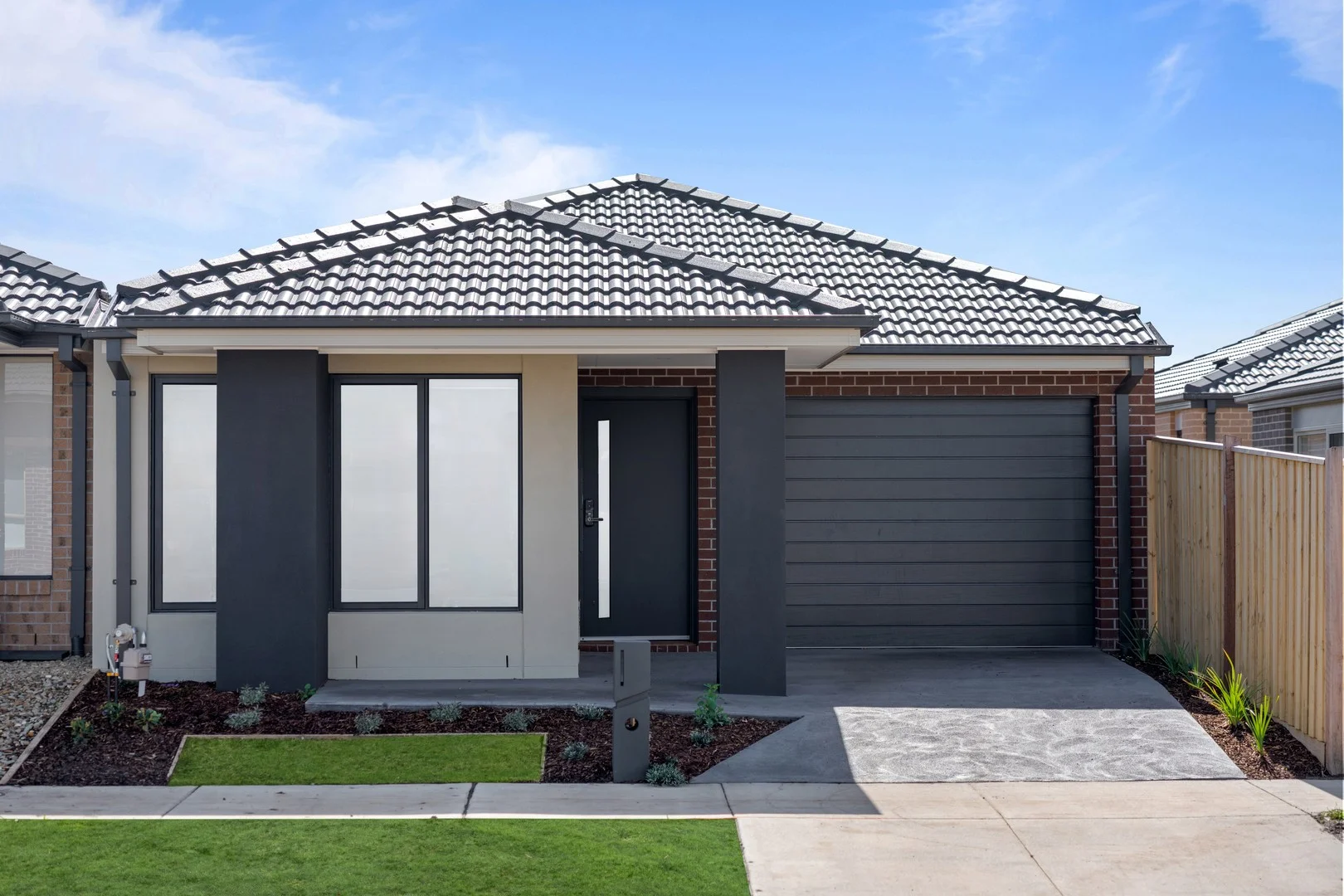 R1/6 PENSTONE CRESCENT, Lara VIC 3212