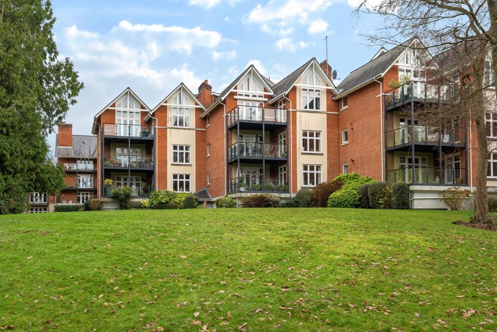 Additional image 12 of 3 bed flat to rentWarberry Park Gardens, Tunbridge Wells TN4