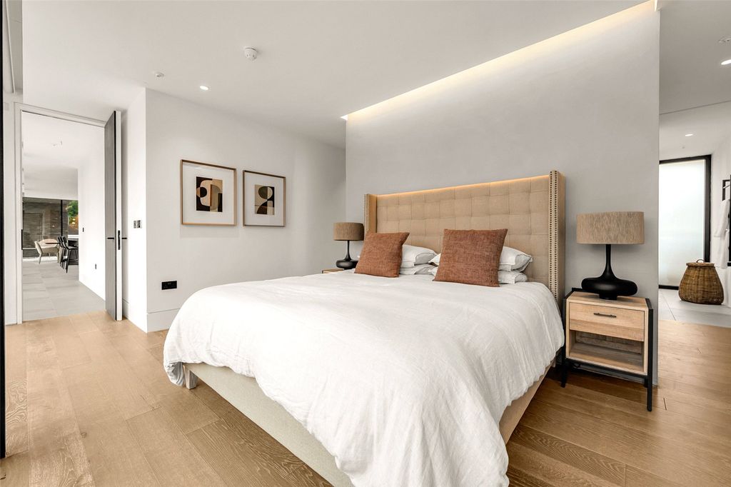 Additional image 15 of 3 bed flat to rentNorth Road, Hale, Cheshire WA15