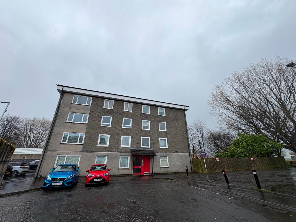 2 bed flat to rentAbbotsford Drive, Grangemouth, Falkirk FK3