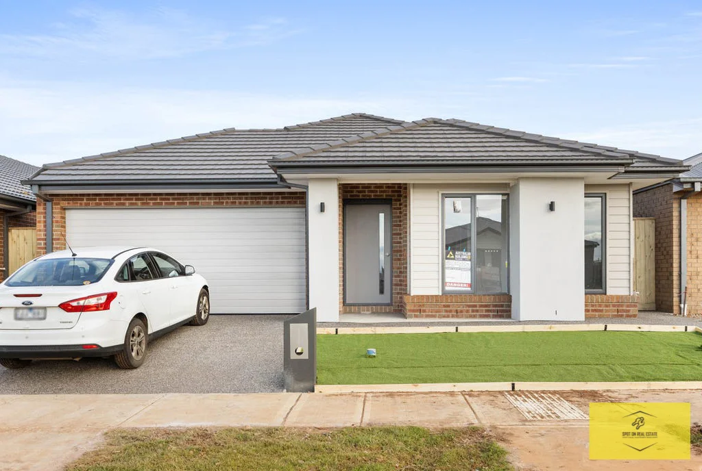 64 Whitecross Drive, Thornhill Park VIC 3335