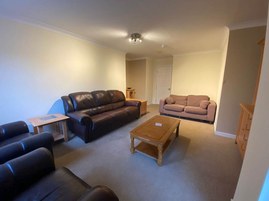 Additional image 5 of 5 bed flat to rent31B Trades Lane, Bisset Bond DD1