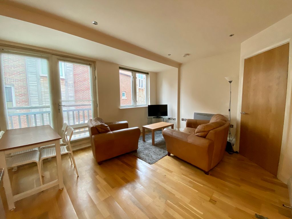 2 bed flat to rentBack Silver Street, Durham DH1 photo 5