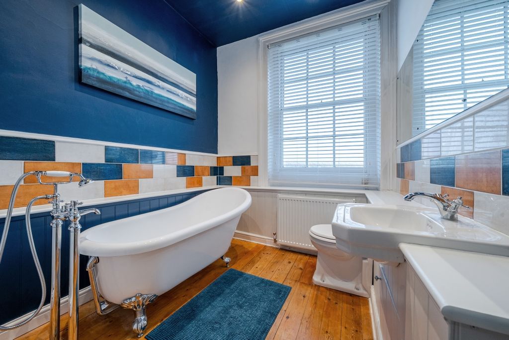 Additional image 9 of 1 bed flat to rentClarence Square, Cheltenham GL50