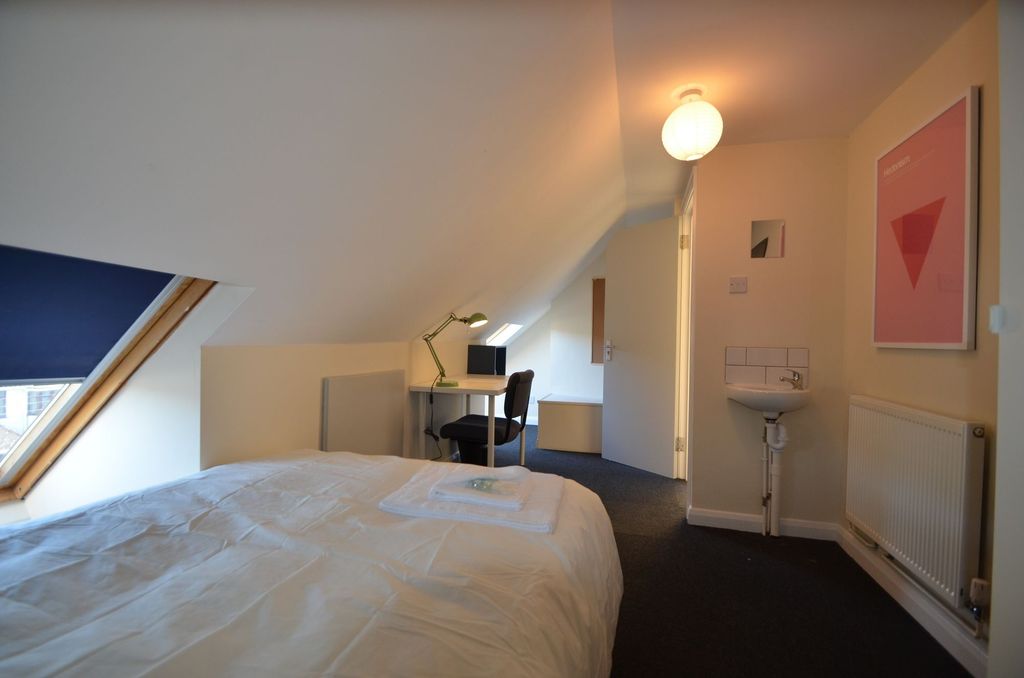 Additional image 3 of 7 bed semi-detached house to rentUpper Bevendean Avenue, Brighton BN2