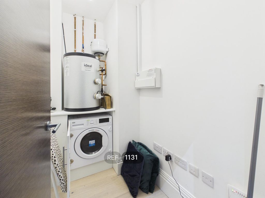 Additional image 14 of 2 bed flat to rentKings Buildings, South Church Side HU1